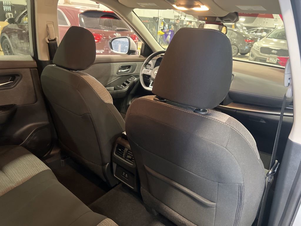 Certified 2023 Nissan Rogue SV image 15