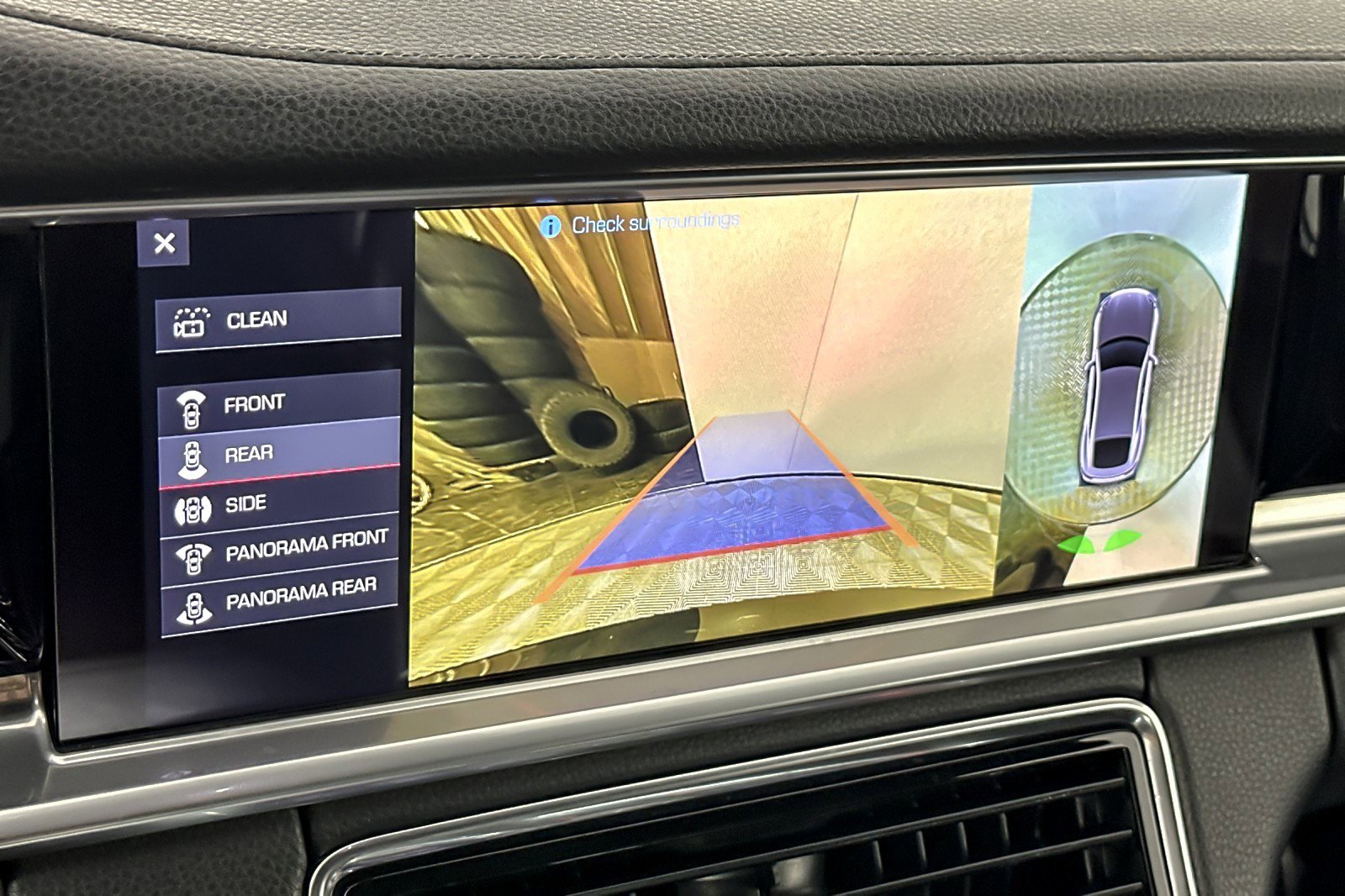 Used 2018 Porsche Panamera 4 image 19