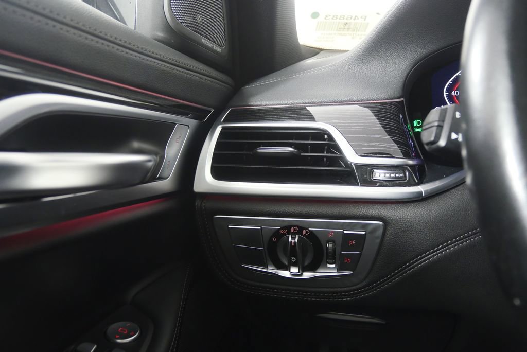 Used 2022 BMW 740i xDrive w/ M Sport Package image 21