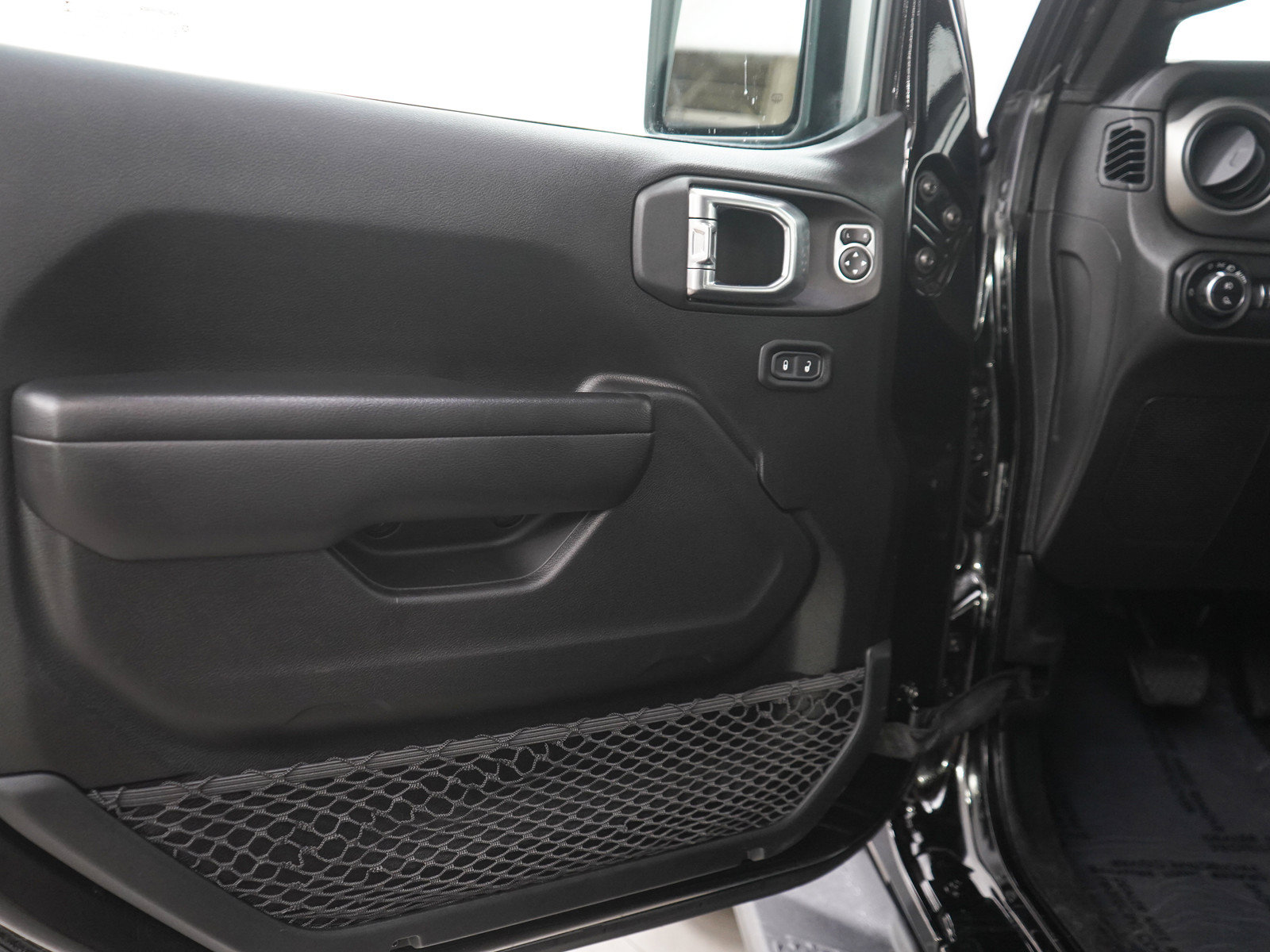 Used 2021 Jeep Gladiator Sport AWD/4WD image 17