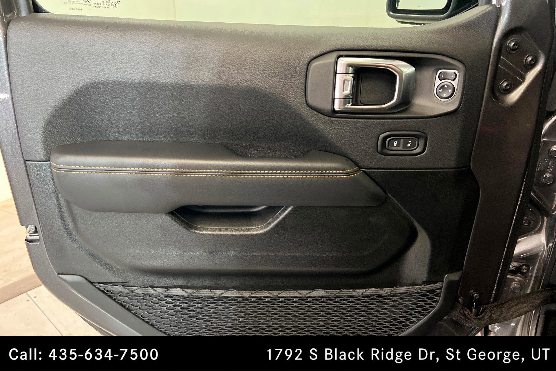 Used 2025 Jeep Wrangler Sahara image 14