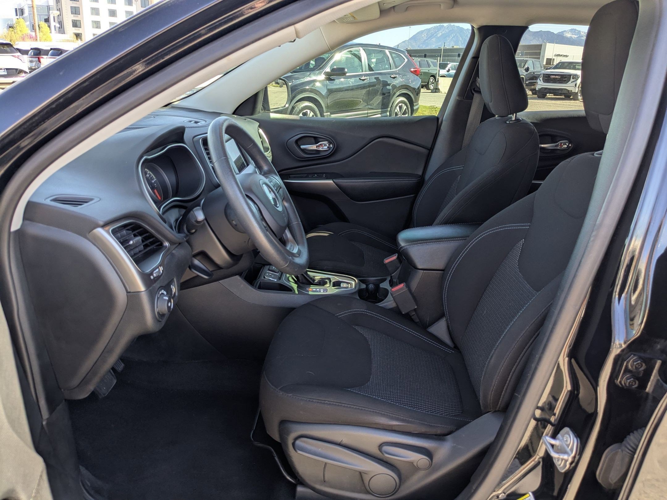 Used 2019 Jeep Cherokee Latitude w/ Popular Appearance Group image 22