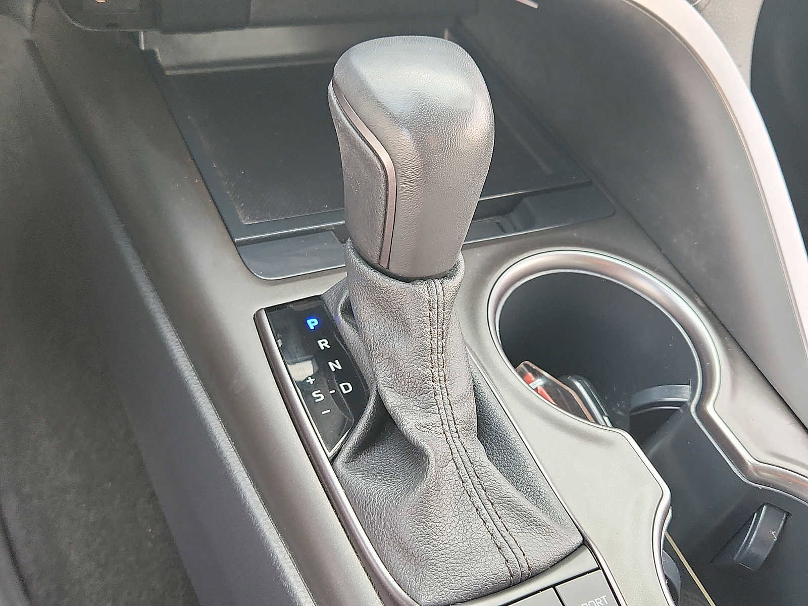 Used 2023 Toyota Camry SE w/ Cold Weather Package image 14