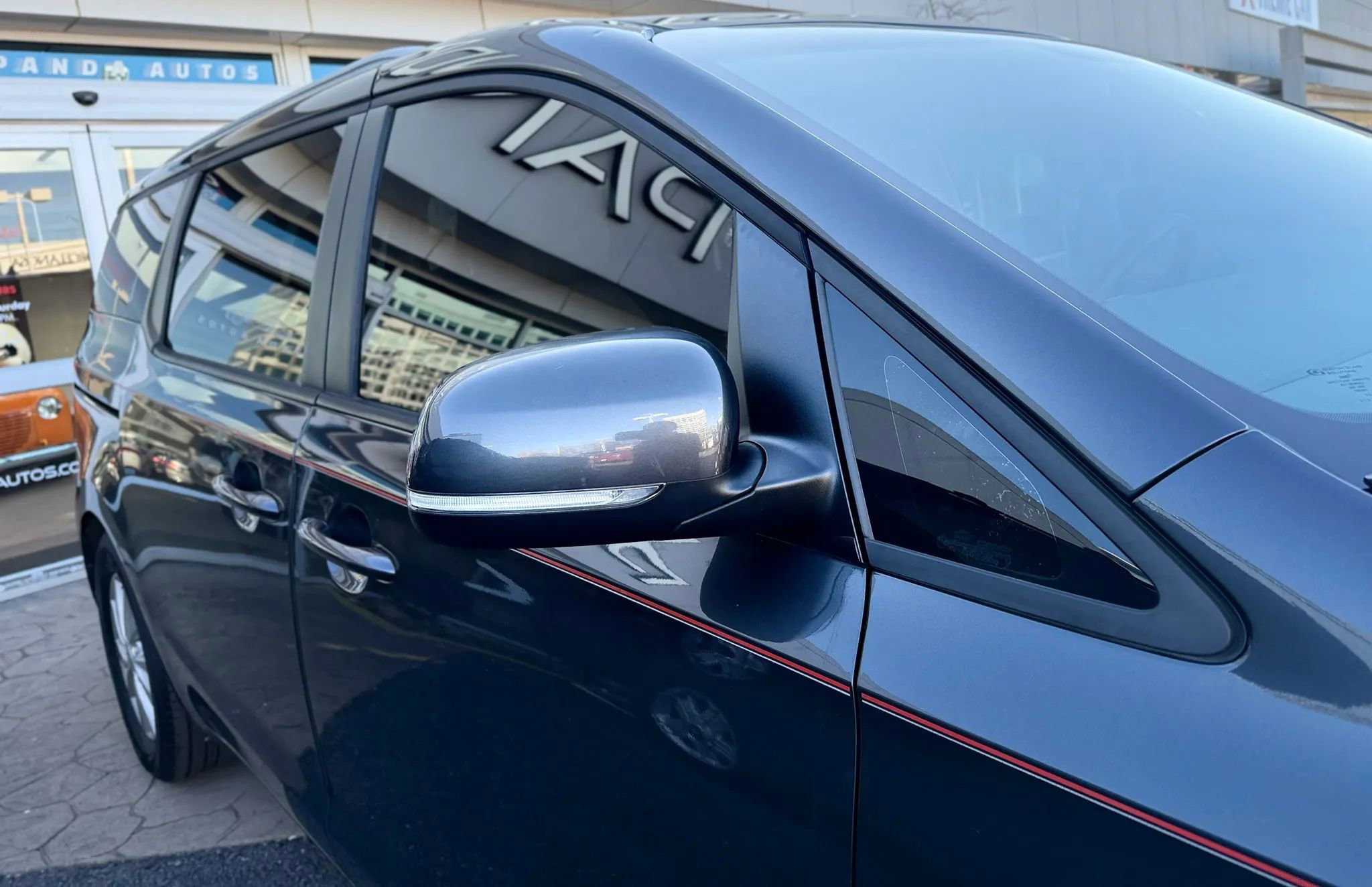 Used 2015 Kia Sedona LX w/ LX Convenience Package image 43