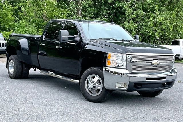 Used 2008 Chevrolet Silverado 3500 LT w/ EZ-Lift Tailgate Package AWD/4WD image 2