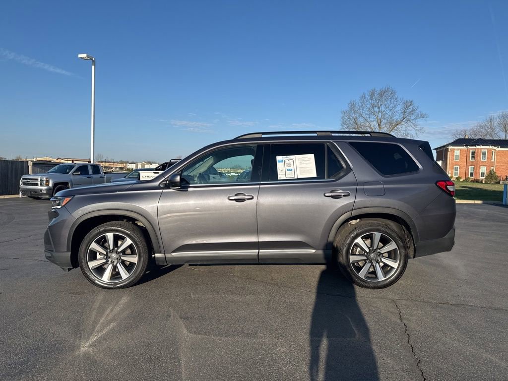 Used 2025 Honda Pilot Touring image 2