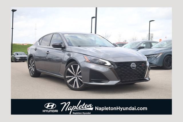 Used 2023 Nissan Altima 2.0 SR FWD image 1