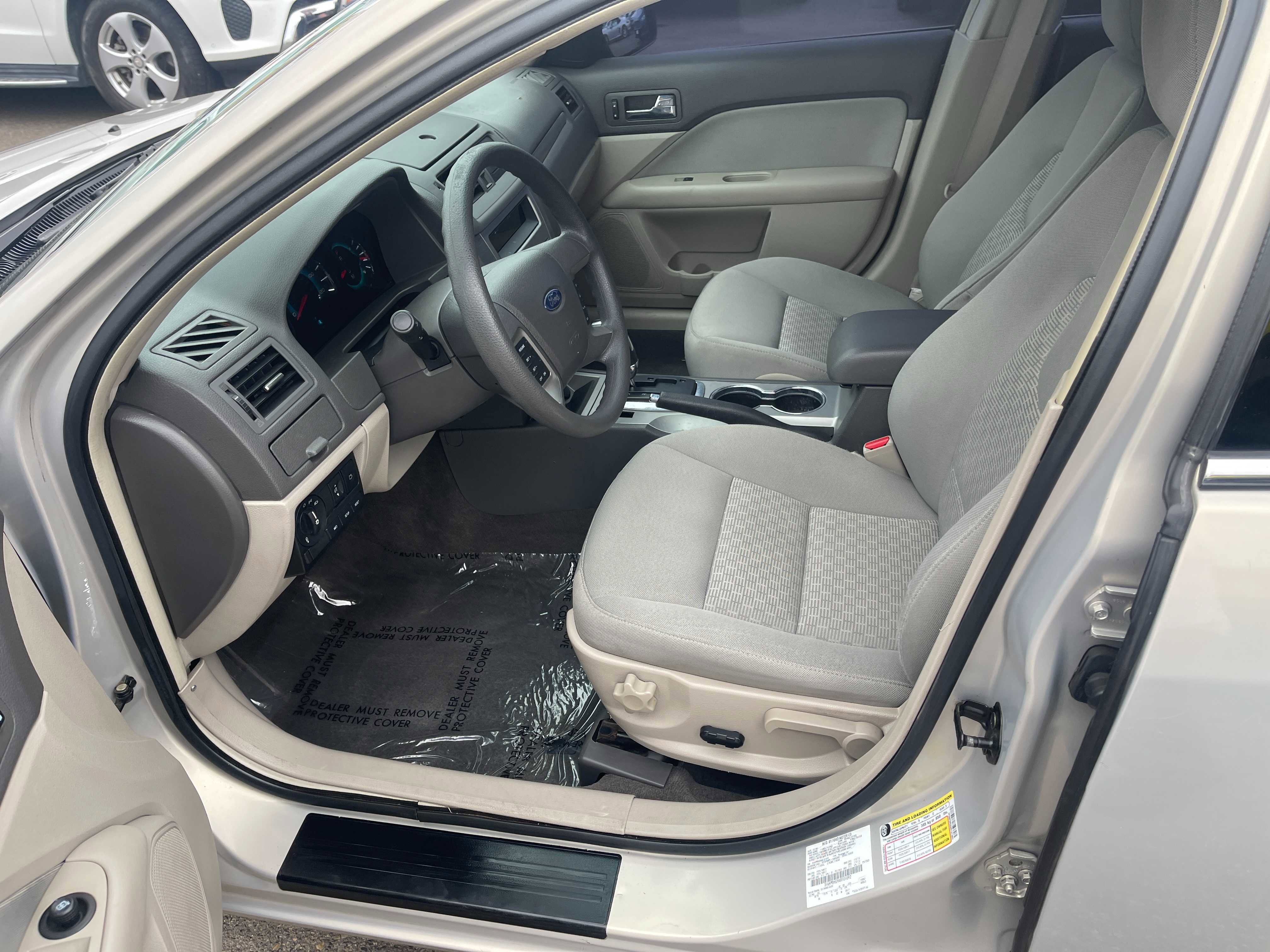 Used 2010 Ford Fusion SE FWD image 16