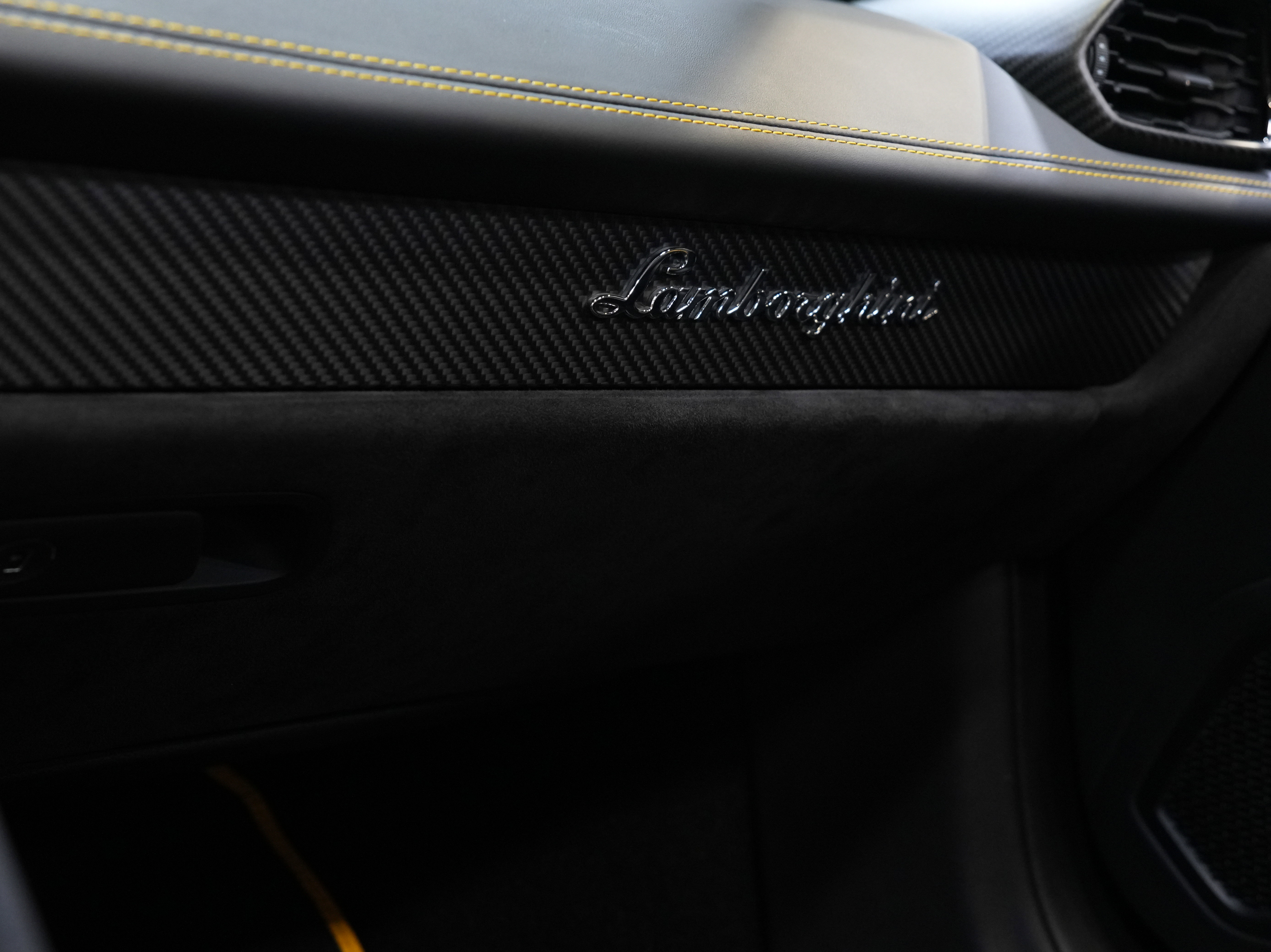 Used 2024 Lamborghini Huracan EVO image 60