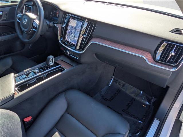 Used 2023 Volvo V60 B5 Cross Country Plus image 21