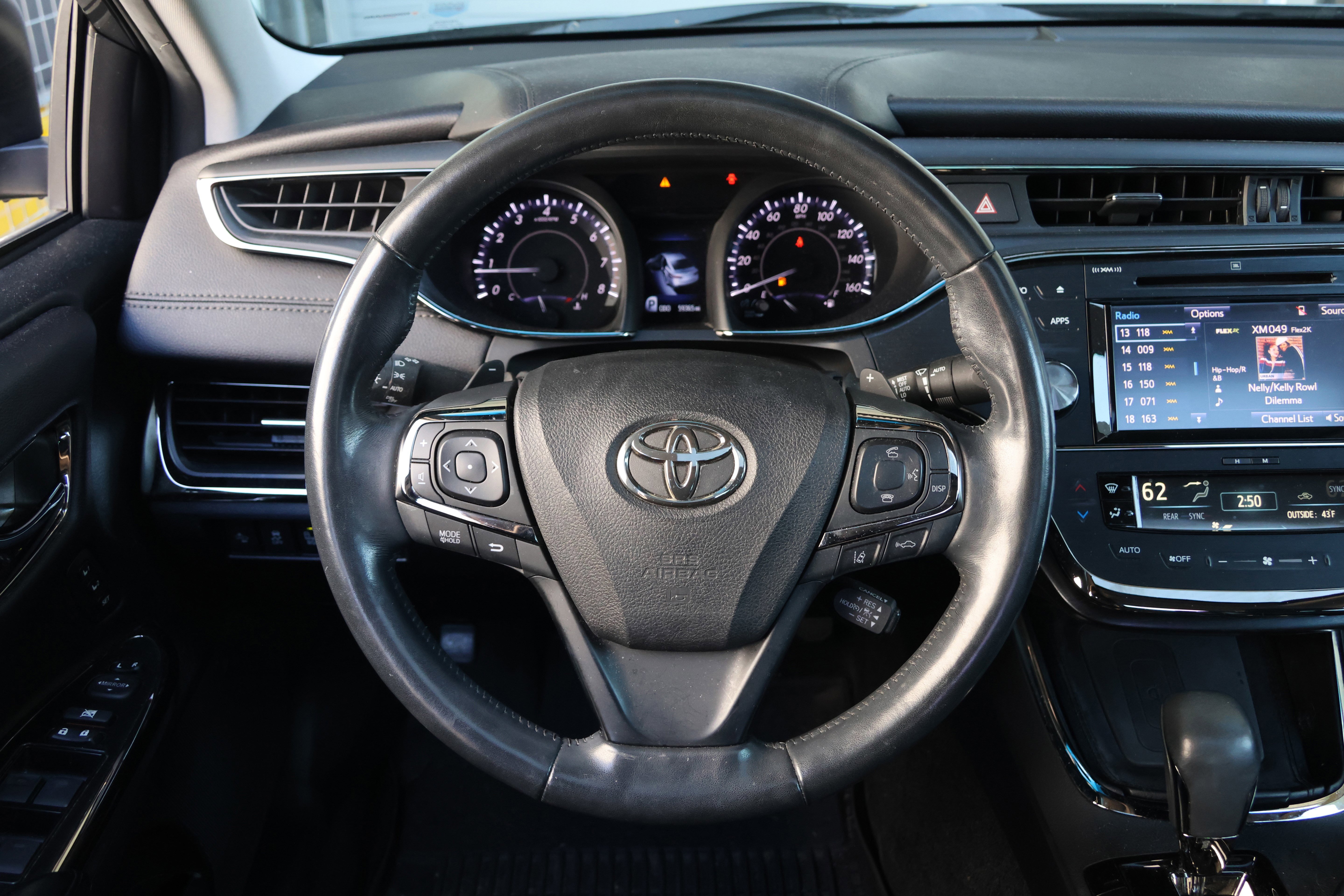 Used 2017 Toyota Avalon Limited image 17