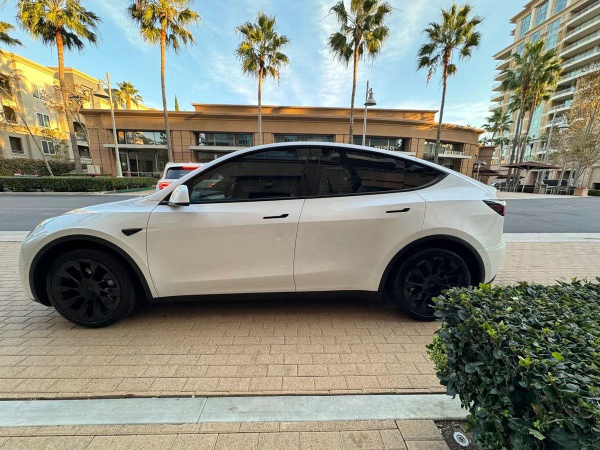 Used 2024 Tesla Model Y Long Range AWD/4WD image 9
