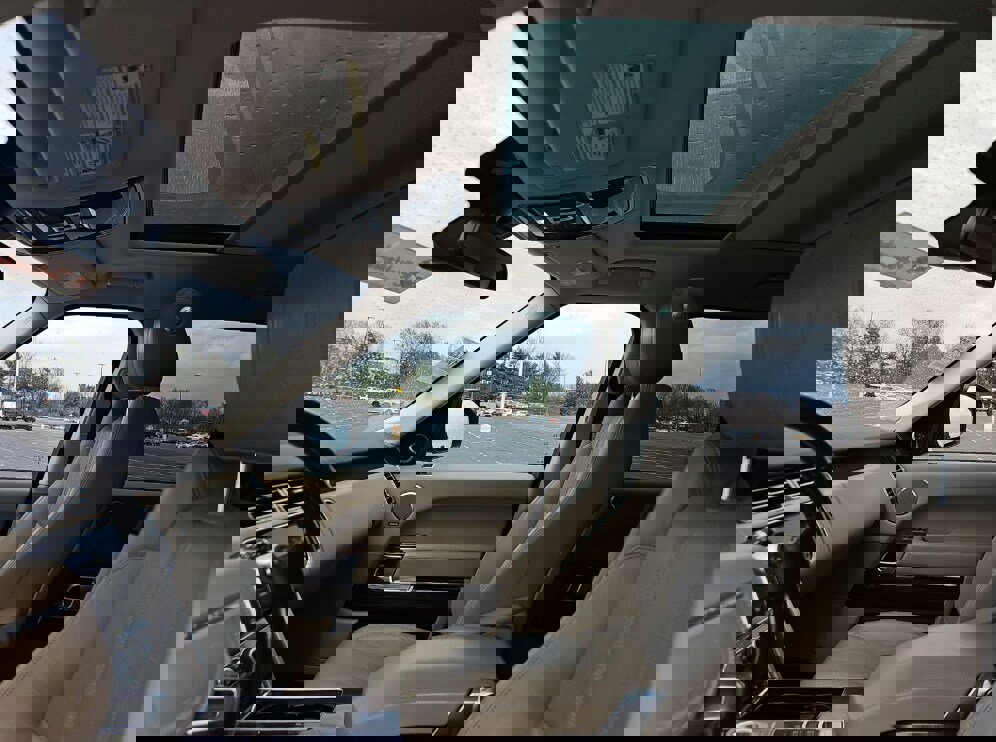 Used 2016 Land Rover Range Rover HSE image 10