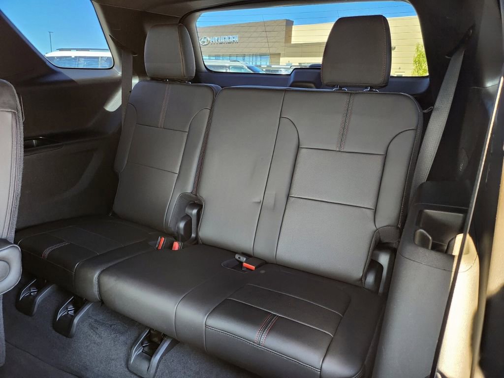 Used 2023 Chevrolet Traverse RS image 13