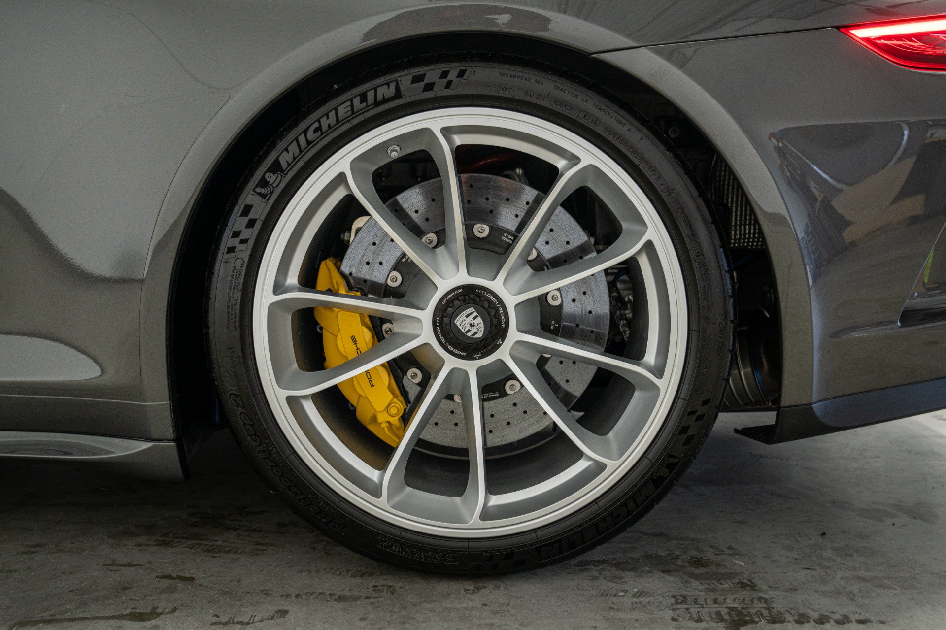Used 2019 Porsche 911 Speedster RWD image 10