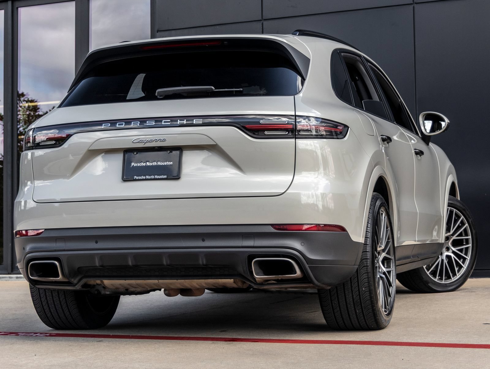 Certified 2023 Porsche Cayenne AWD/4WD image 11