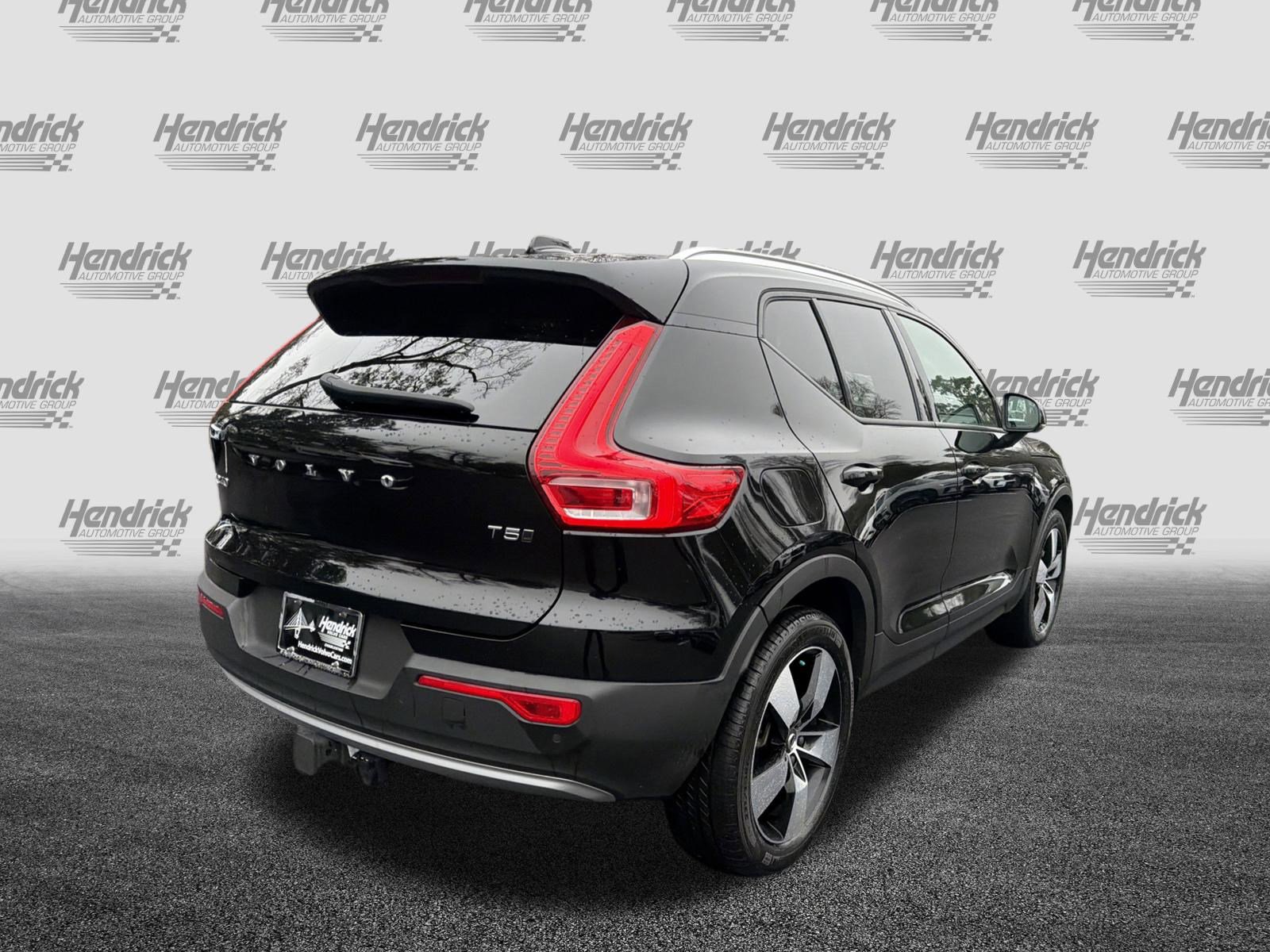 Used 2020 Volvo XC40 T5 Momentum w/ Protection Package Premier image 10
