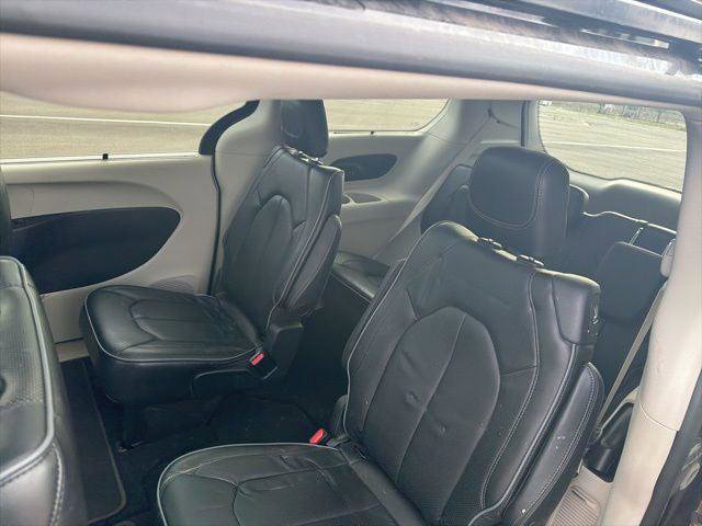 Certified 2019 Chrysler Pacifica Limited image 9