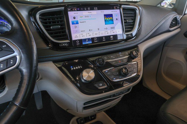 Used 2021 Chrysler Pacifica Touring-L FWD image 12