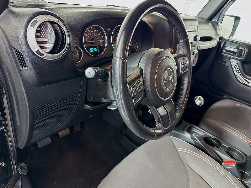 Used 2017 Jeep Wrangler Unlimited Sahara w/ Connectivity Group AWD/4WD image 9