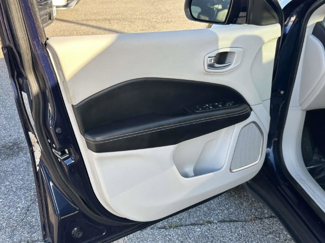 Used 2019 Jeep Compass Latitude w/ Popular Equipment Group AWD/4WD image 17