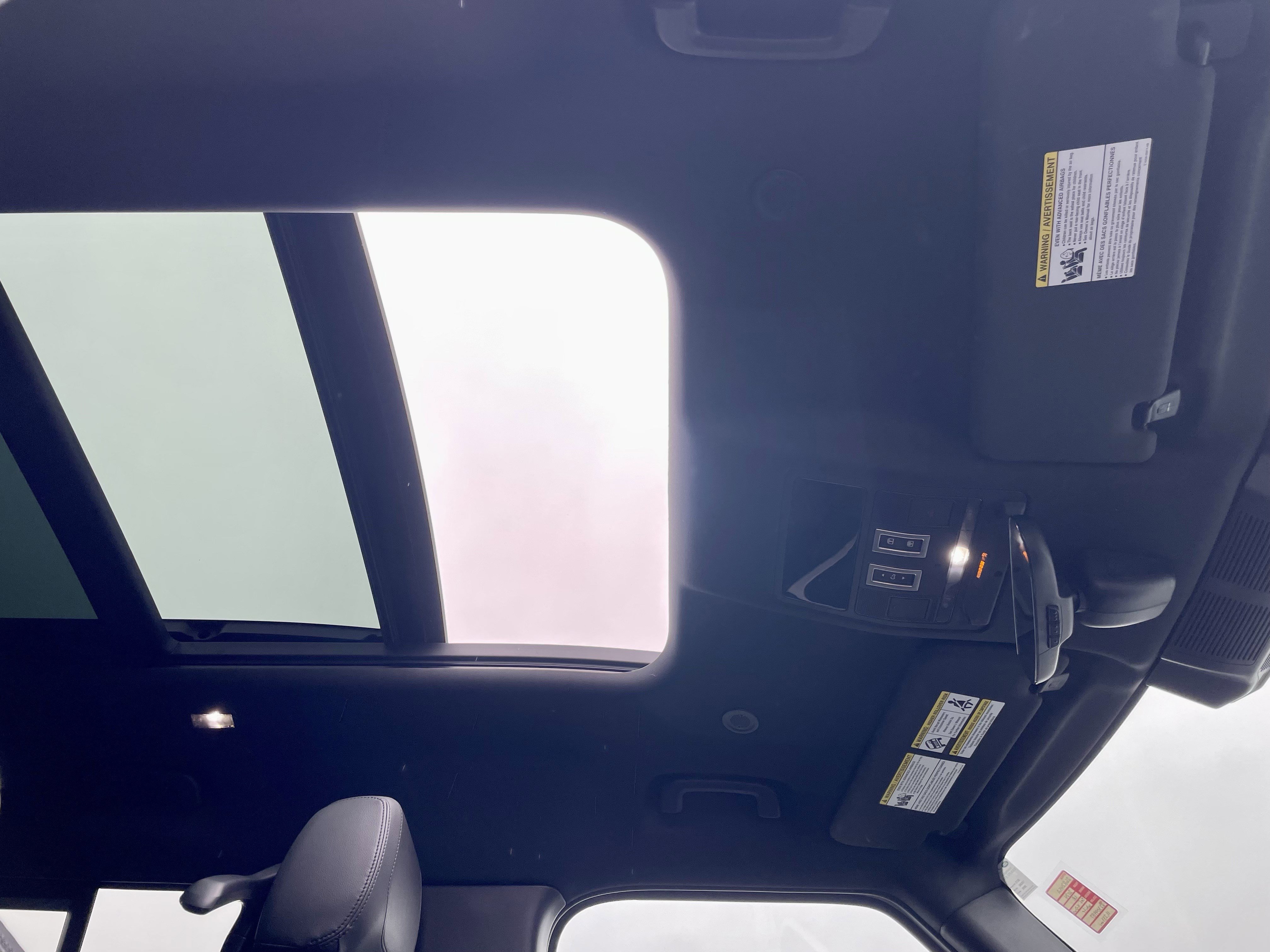 Used 2024 Land Rover Defender 110 X-Dynamic SE image 15