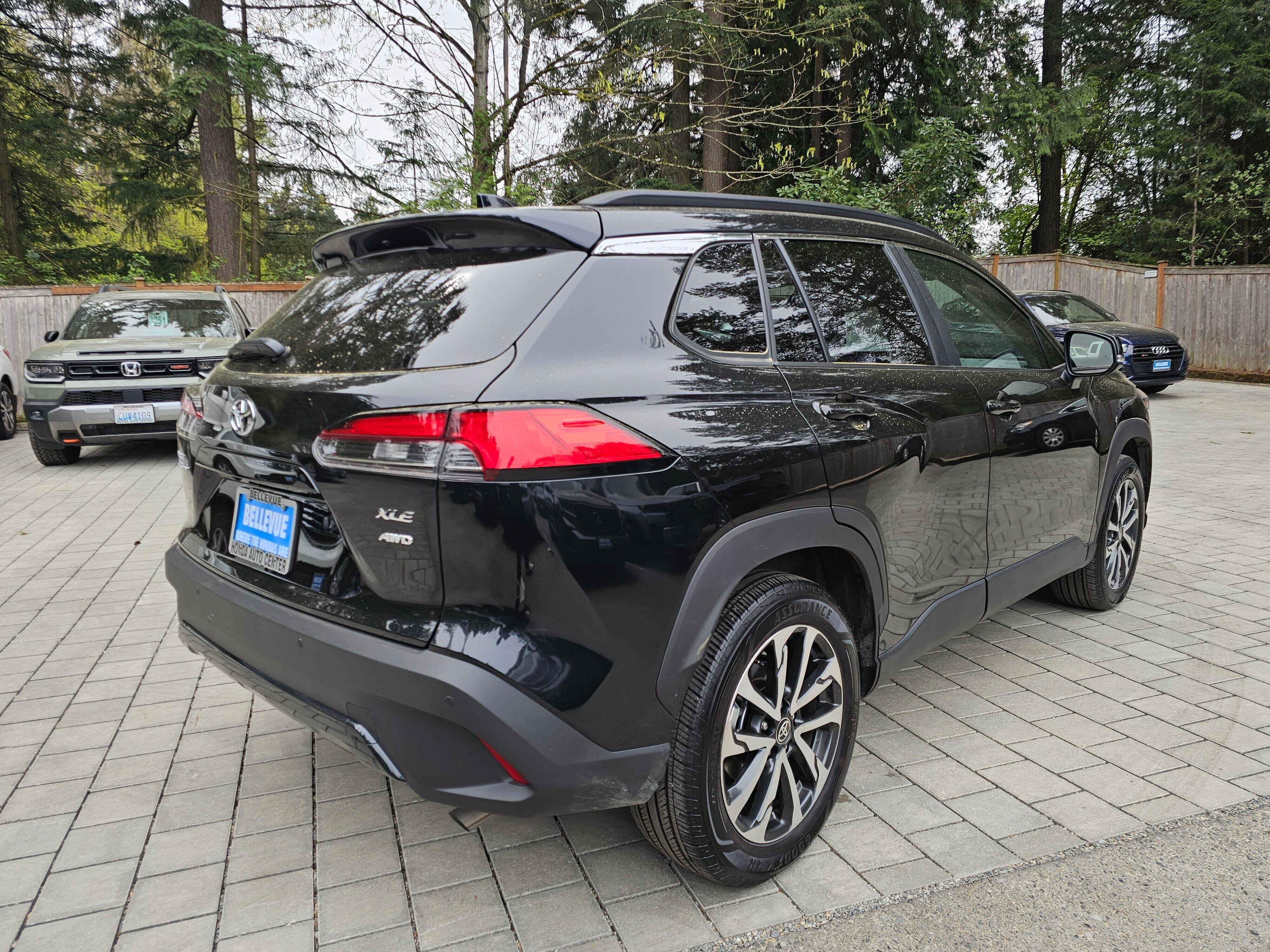 Used 2025 Toyota Corolla Cross XLE w/ Convenience Package image 7