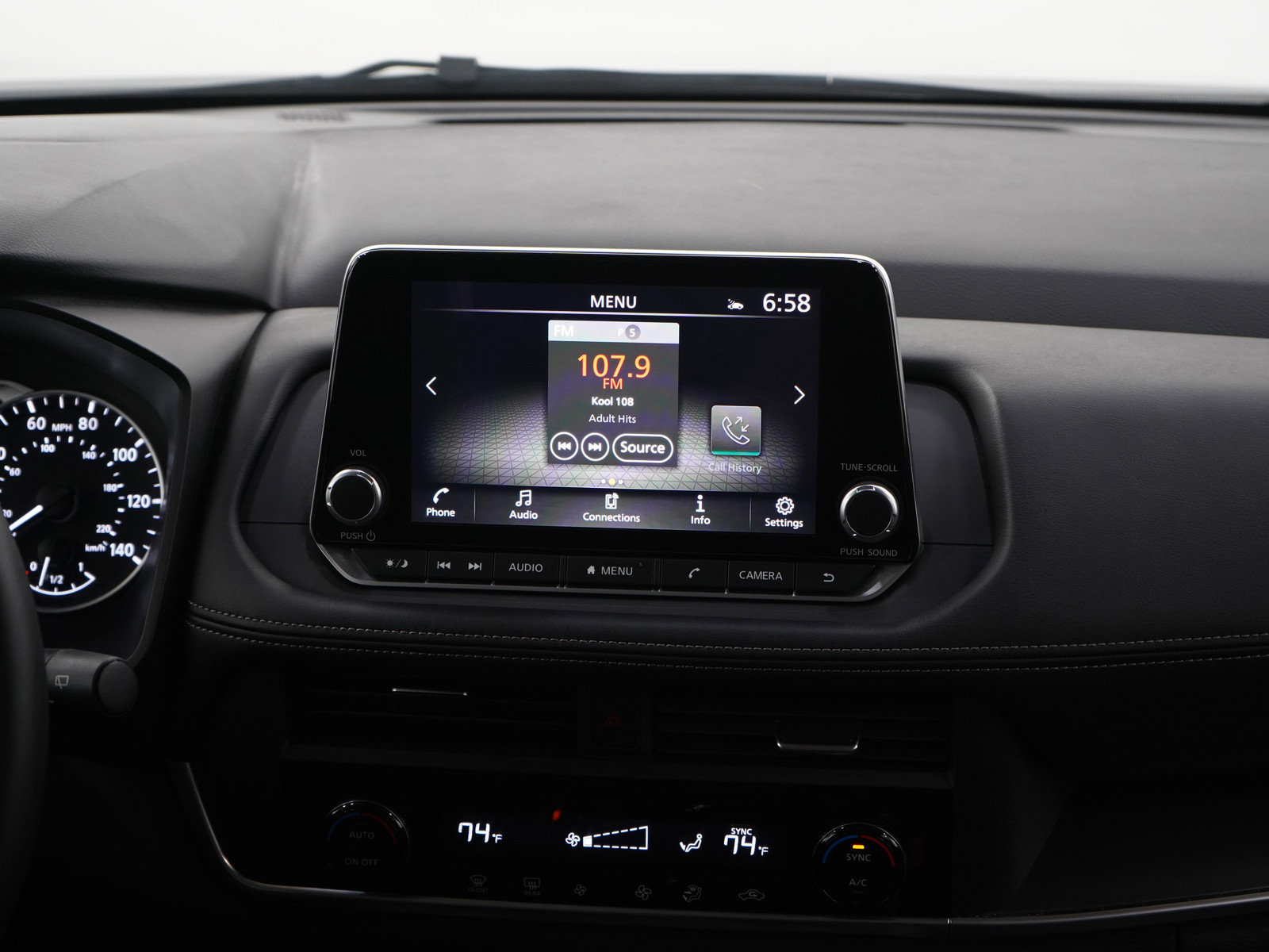 Used 2025 Nissan Rogue SV image 15