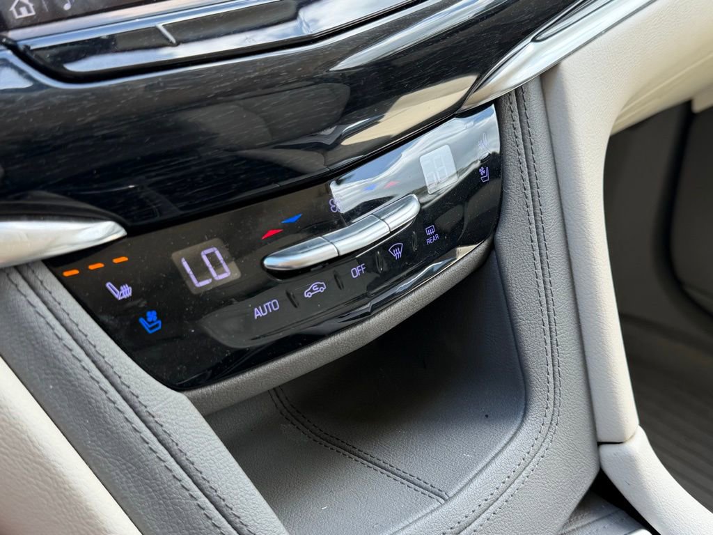 Used 2020 Cadillac XT6 Premium Luxury image 22