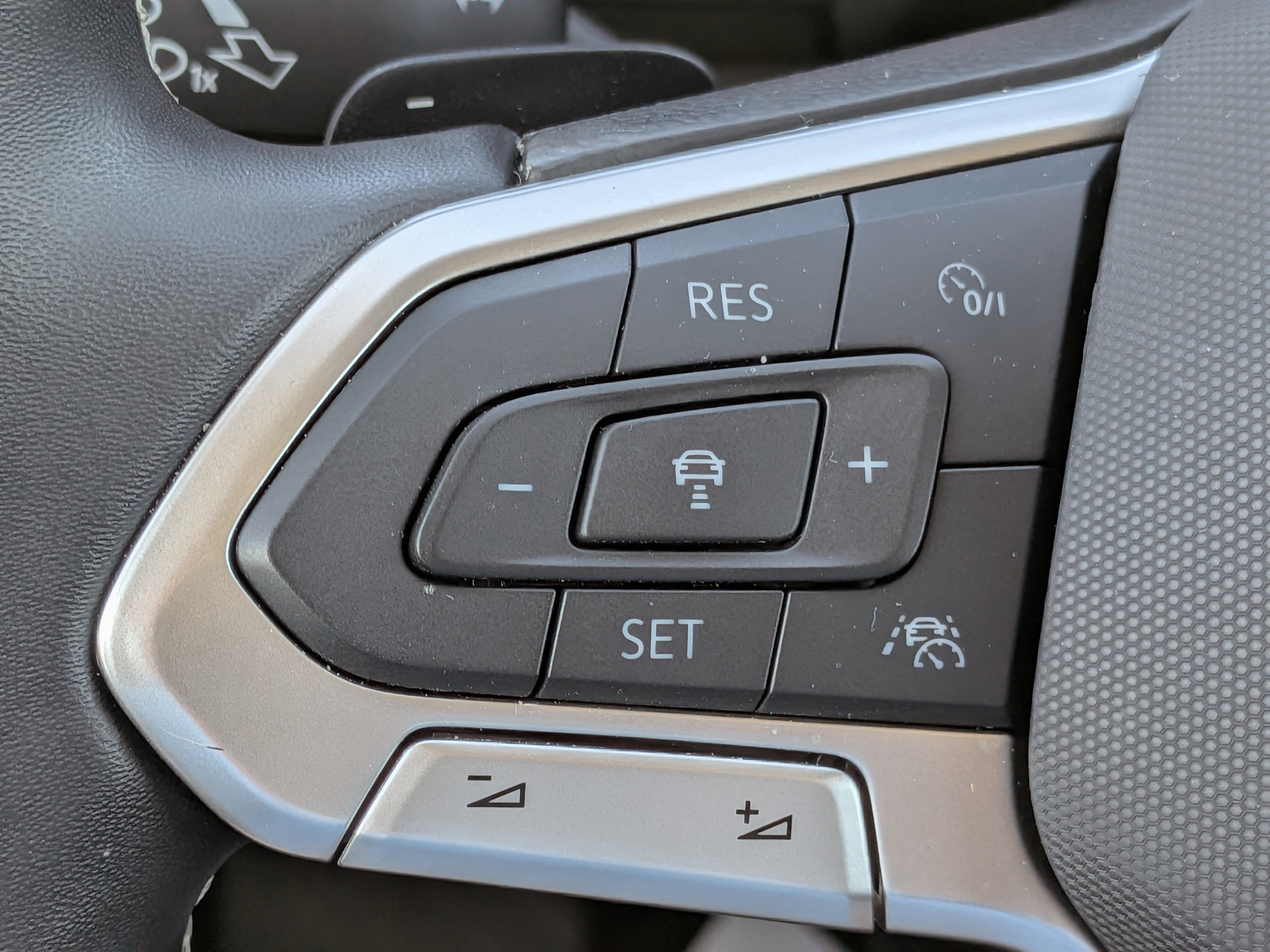 Used 2026 Volkswagen Atlas SE FWD image 27