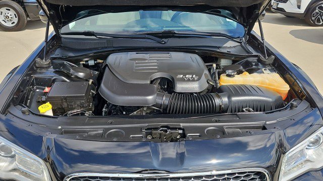 Used 2015 Chrysler 300 Limited RWD image 28