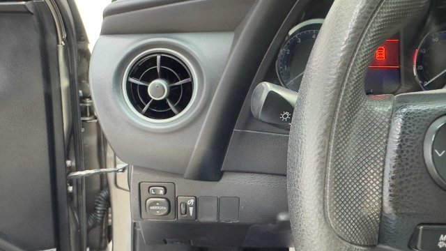 Used 2018 Toyota Corolla LE FWD image 23