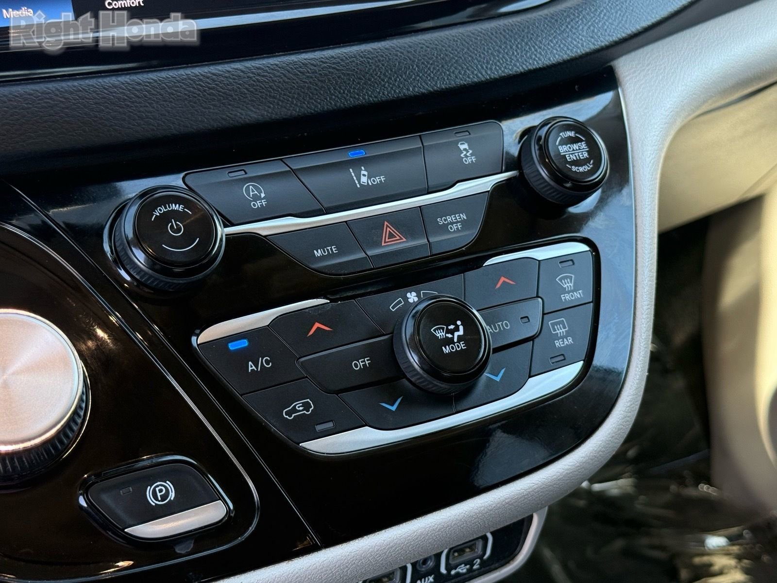 Used 2022 Chrysler Pacifica Touring-L image 23