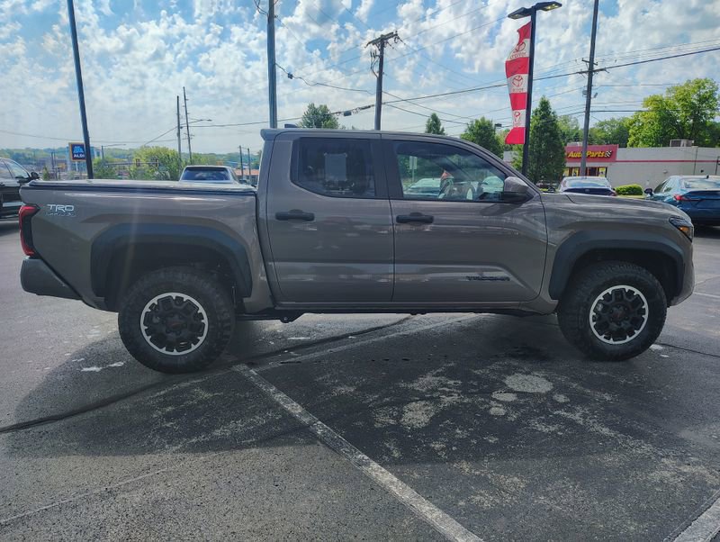 Used 2026 Toyota Tacoma TRD Off-Road AWD/4WD image 4