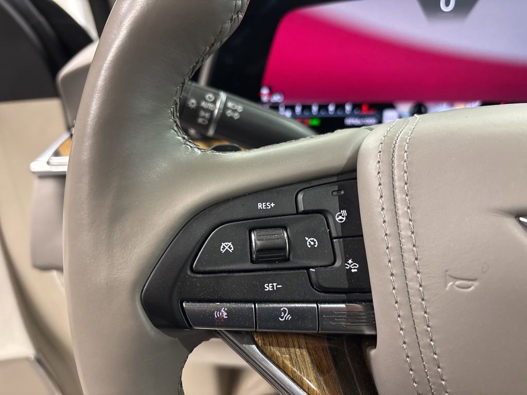 Used 2022 Cadillac Escalade ESV Premium Luxury Platinum image 16