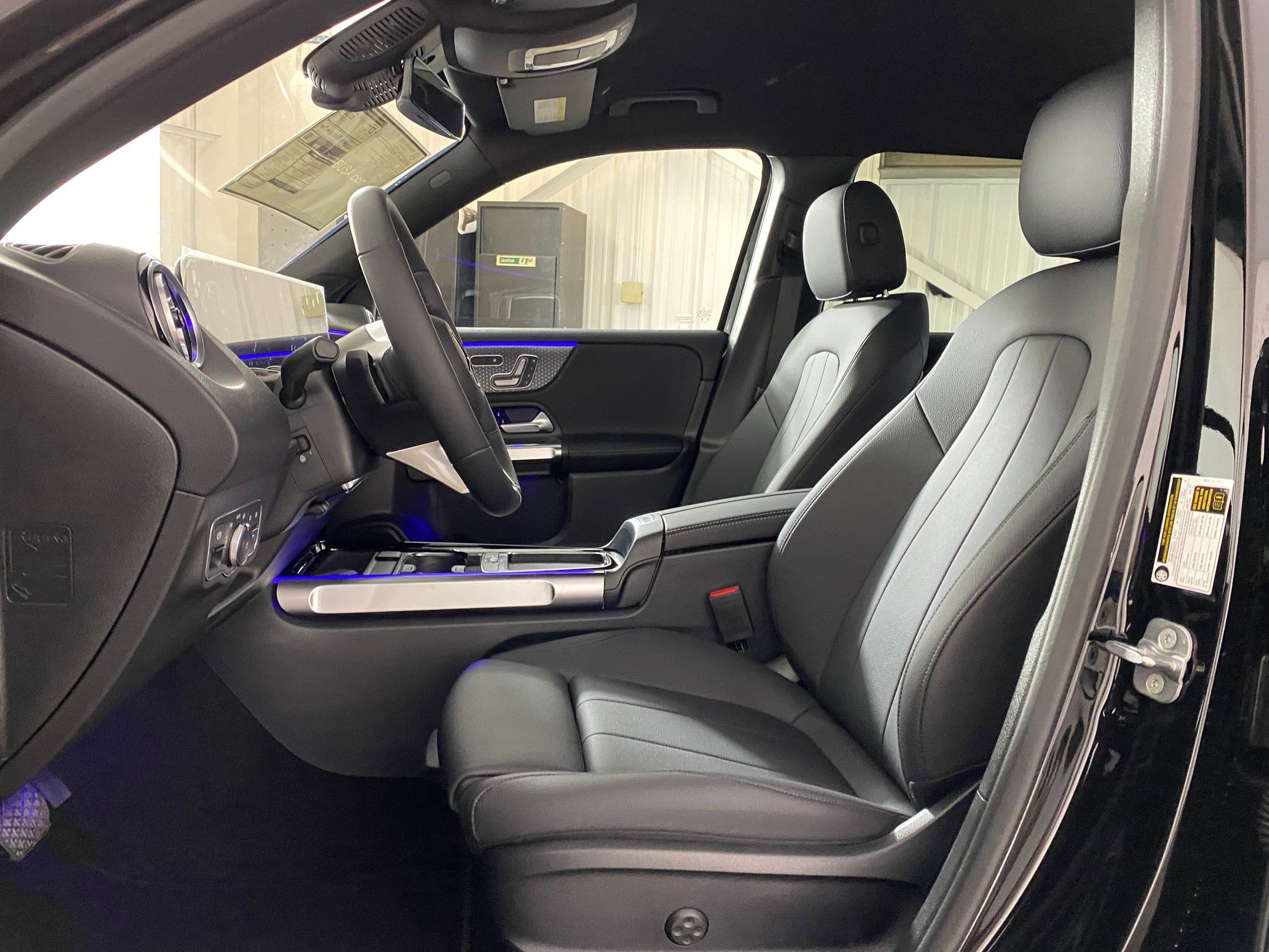 New 2025 Mercedes-Benz GLB 250 4MATIC image 4