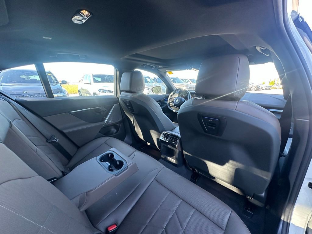 Certified 2025 BMW 530i image 27