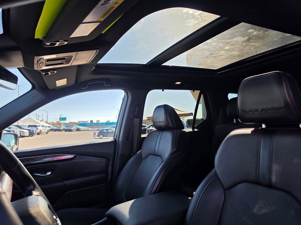 Used 2025 Honda Pilot Black Edition image 11