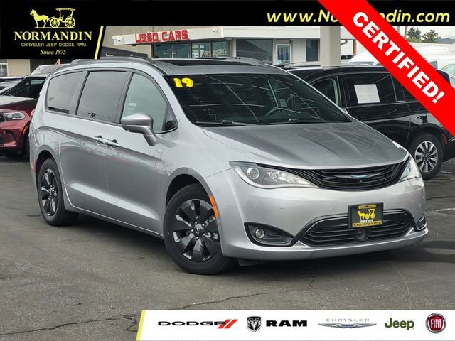 Certified 2019 Chrysler Pacifica Limited w/ Advanced Safetytec Group image 1