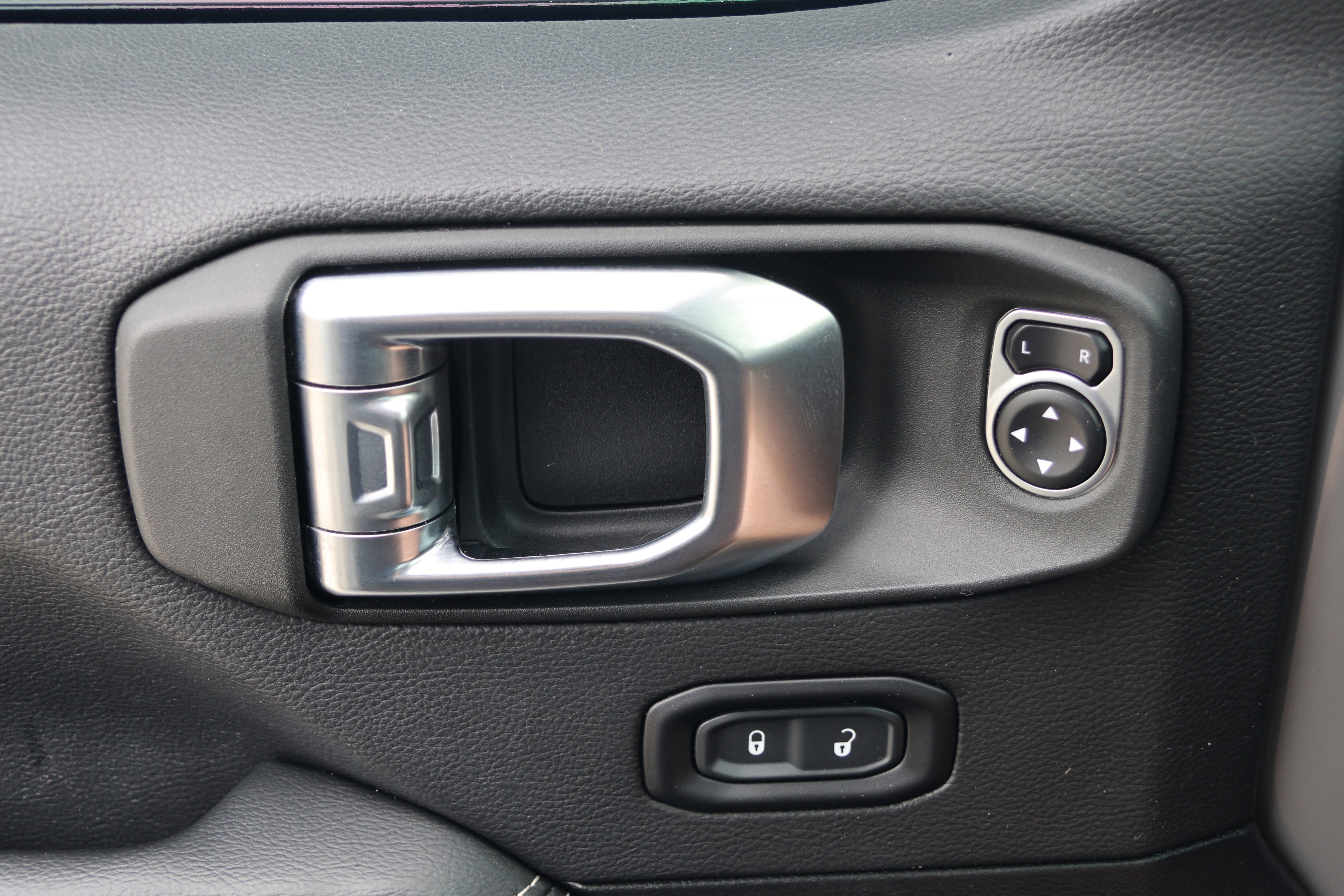 Used 2021 Jeep Gladiator Overland w/ Popular Equipment Package AWD/4WD image 10