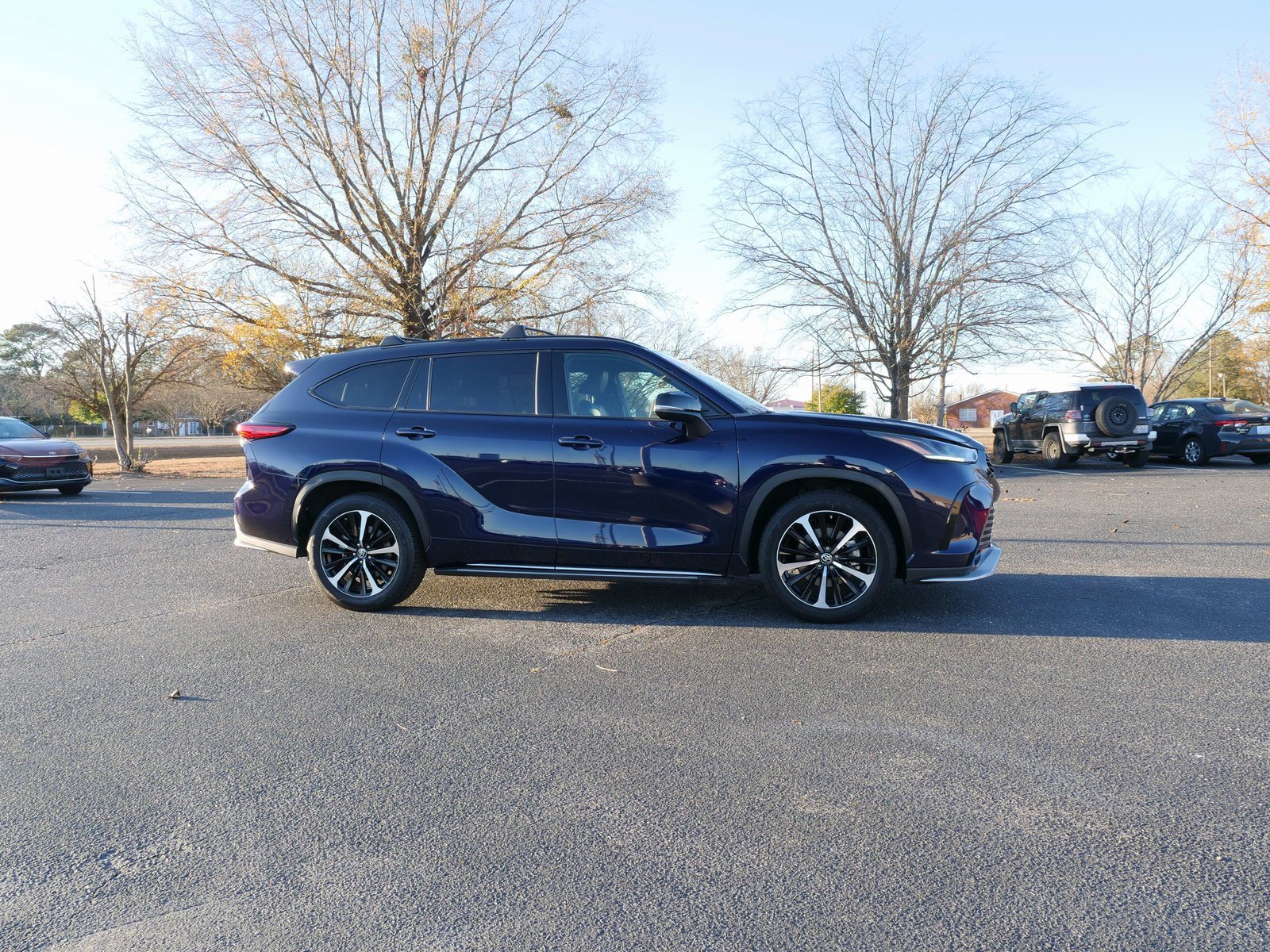 Used 2021 Toyota Highlander XSE image 2