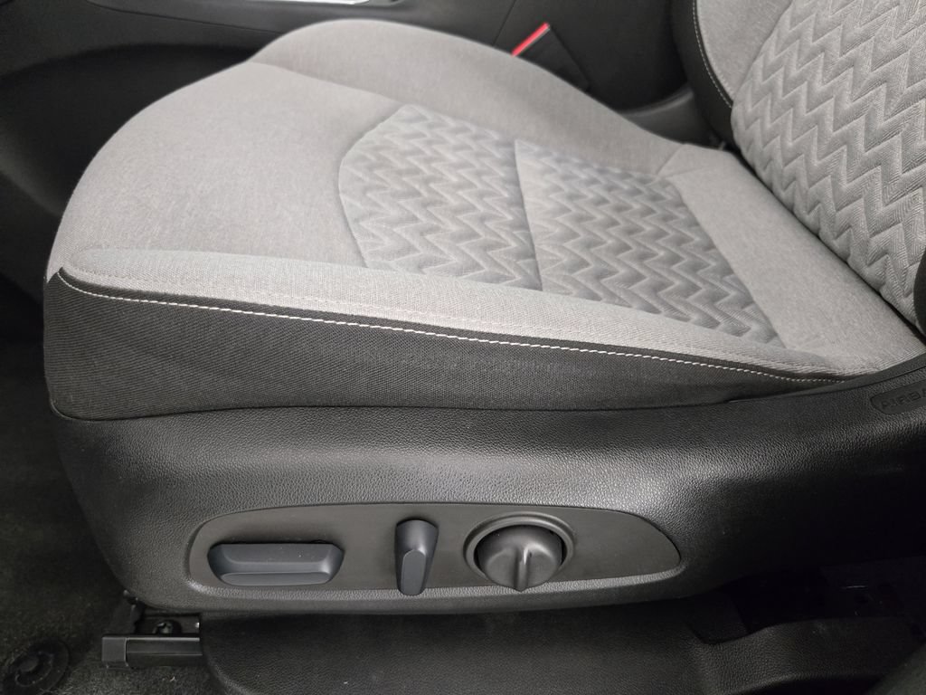 Used 2022 Chevrolet Equinox LS w/ LS Convenience Package FWD image 25