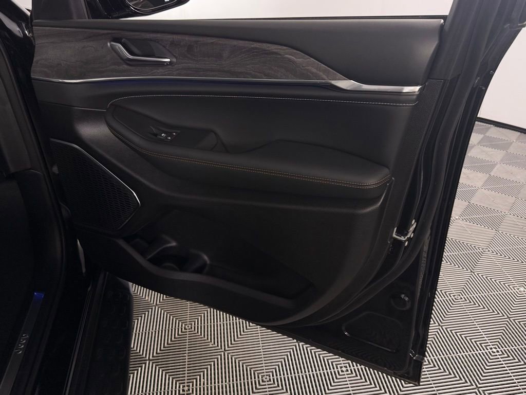 Used 2025 Jeep Grand Cherokee L Overland w/ Trailer Tow Package AWD/4WD image 32