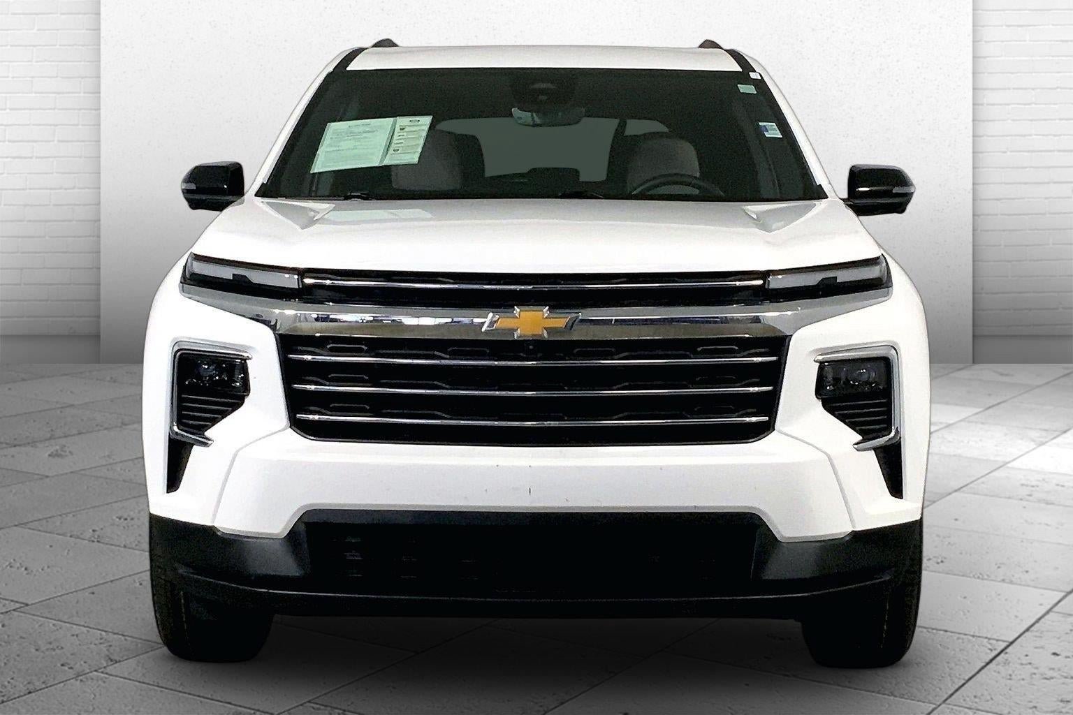Used 2026 Chevrolet Traverse LT w/ Driver Confidence Package FWD image 2
