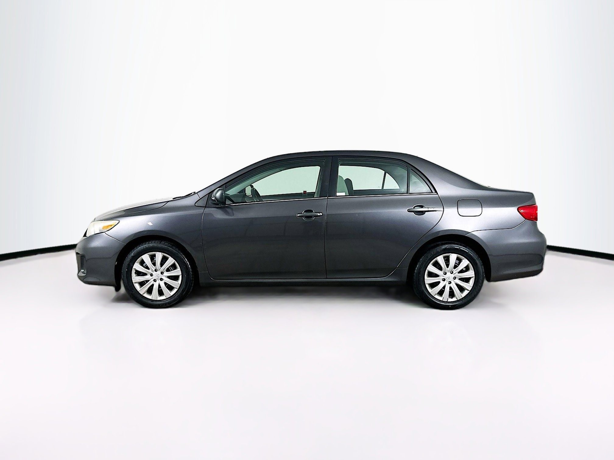 Used 2013 Toyota Corolla LE image 4