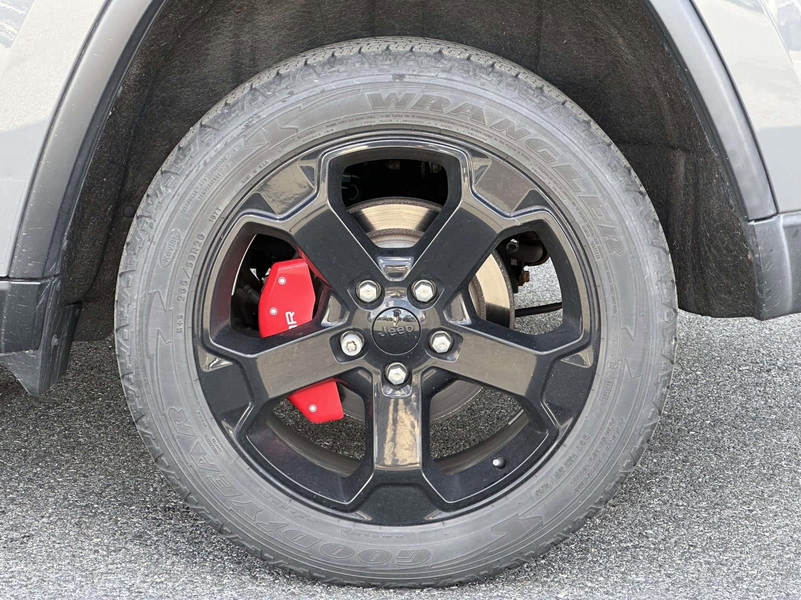 Used 2019 Jeep Grand Cherokee Laredo AWD/4WD image 9