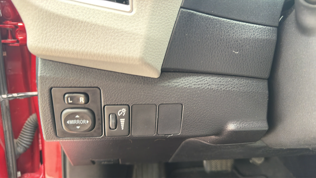 Used 2014 Toyota Corolla LE w/ Body Protection Package FWD image 17