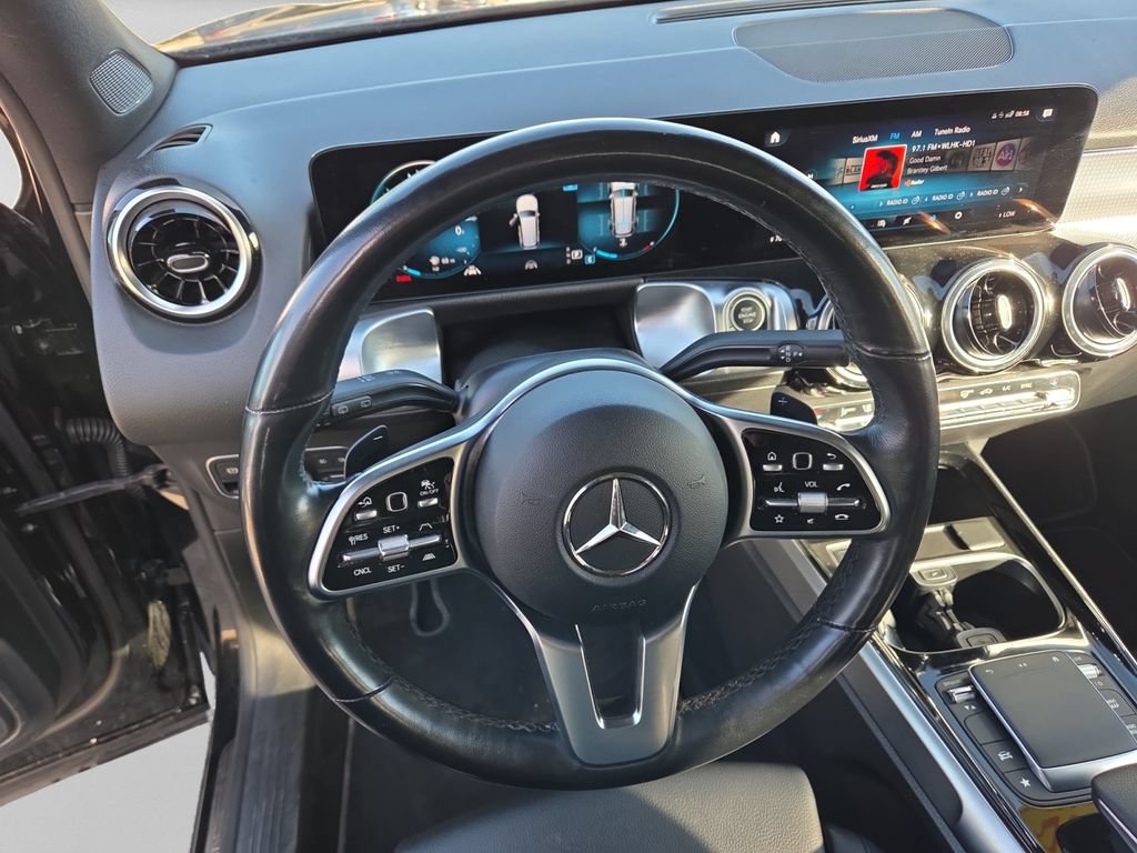 Used 2023 Mercedes-Benz GLB 250 4MATIC w/ Premium Package image 18