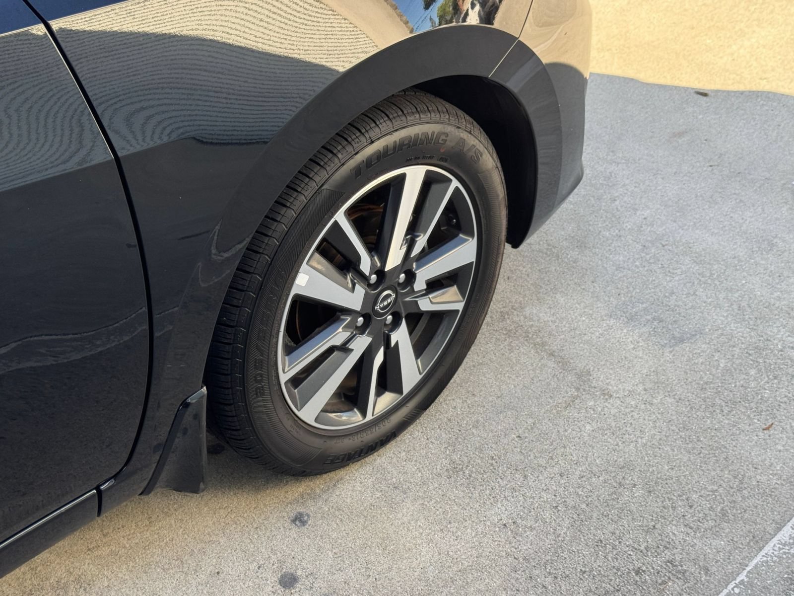 Used 2025 Nissan Versa SV w/ Trunk Package FWD image 24