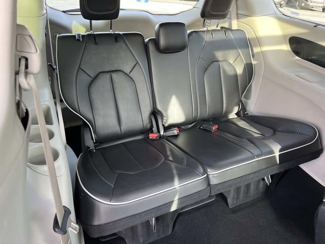 Used 2024 Chrysler Pacifica Limited image 20
